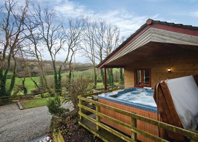 ivy leaf combe lodges