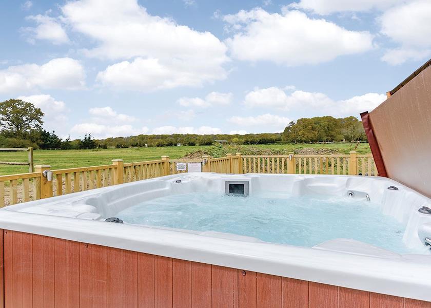 Marwell Lodges hot tub