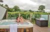 Mudo Mynydd Lodges hot tub